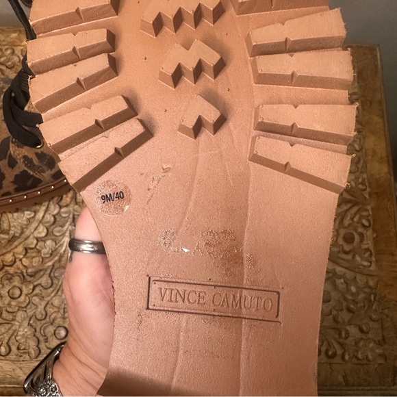 Vince Camuto Women’s Debsen Leopard Print Lug Sole Wedge Booties Sz 9 - Picture 10 of 10